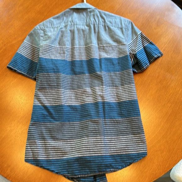 Great short sleeve button up by Original Penguin. Men’s medium; blue w stripes - Picture 5 of 8